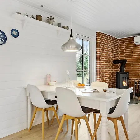 3 Bedroom Stunning In Holiday home Hals